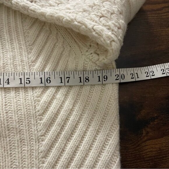 J crew Women’s Pom Pom Sweater 100% wool Crew neck Ivory cable knit size XS - Picture 6 of 8